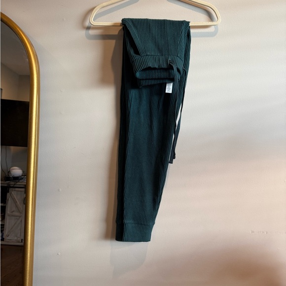 ALO Yoga Pants - Alo yoga Muse sweatpants Midnight green XS